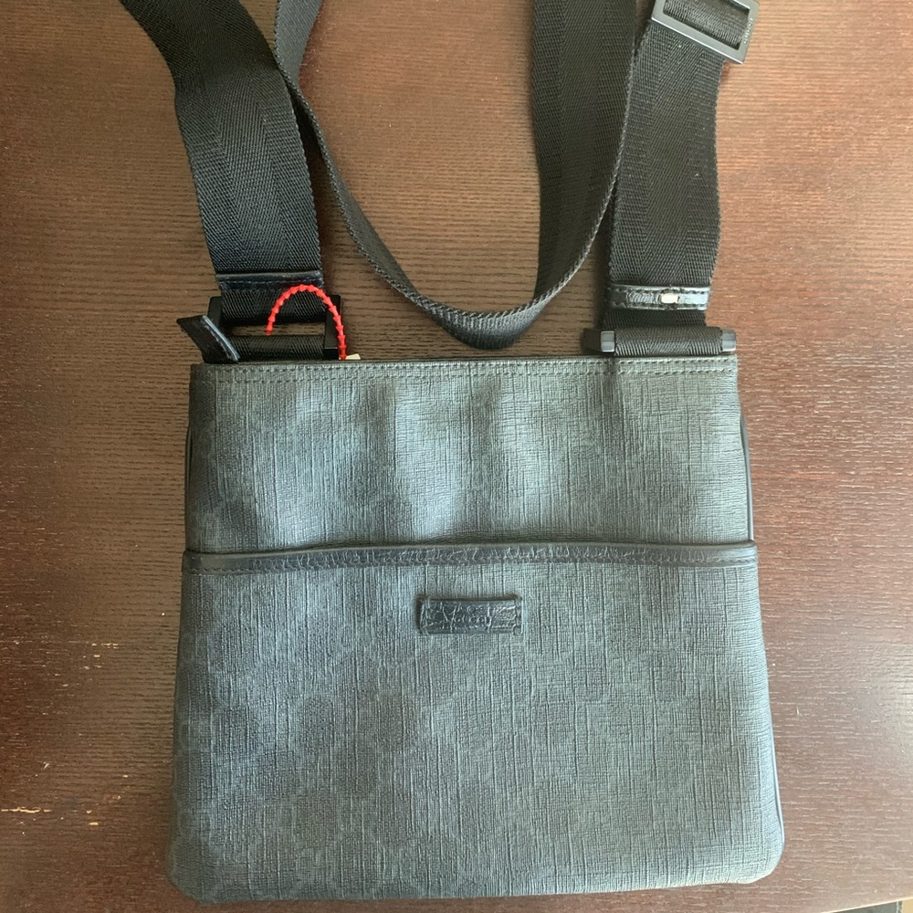🔥🔥Authentic 🔥🔥black Gucci Supreme Crossbody